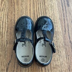 FootMates Black Patent Mary Jane Dress Shoes for Kids